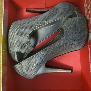Chinese Laundry Silver Glitter Peep Toe Pump